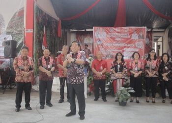 Sukseskan ODSK, Wagub Kandouw Serahkan KTP dan KIA Gratis di SMAN 3 Tondano