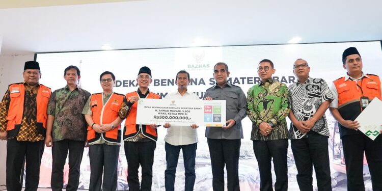 Muzani Serahkan Rp 500 juta Hasil Lelang Sapi ke Baznas untuk Korban Bencana Sumbar